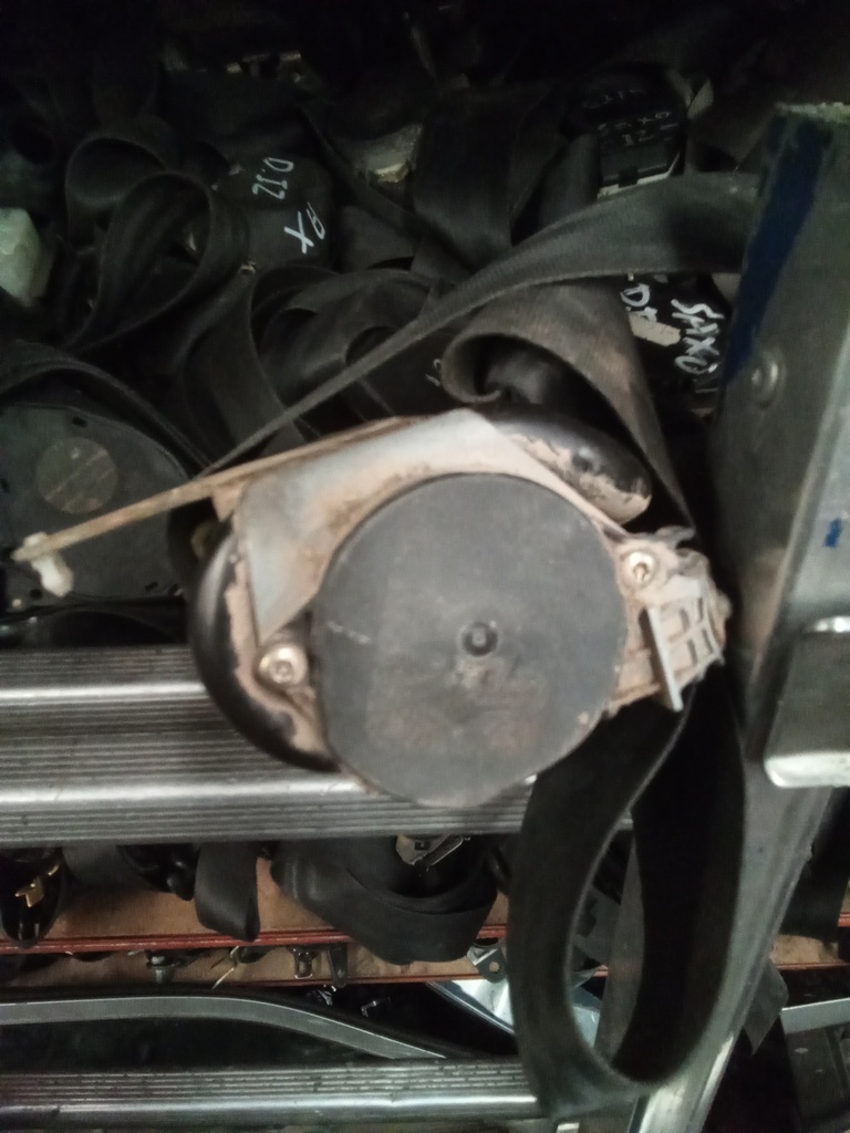 Cinturon trasero izquierdo citroen jumpy '06