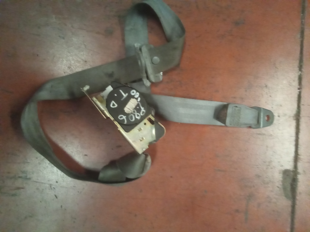 Cinturon trasero derecho peugeot 806 '00