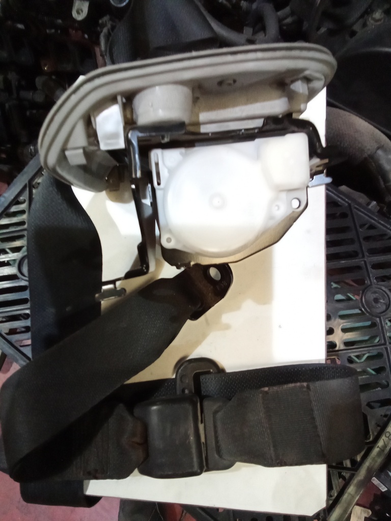 Cinturon trasero central nissan x-trail '04