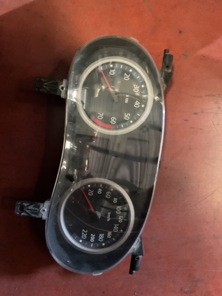 Cuadro instrumentos renault clio 04