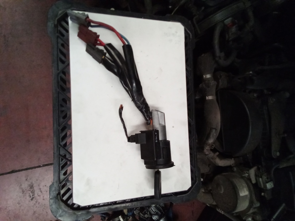 Conmutador de arranque citroen saxo '02