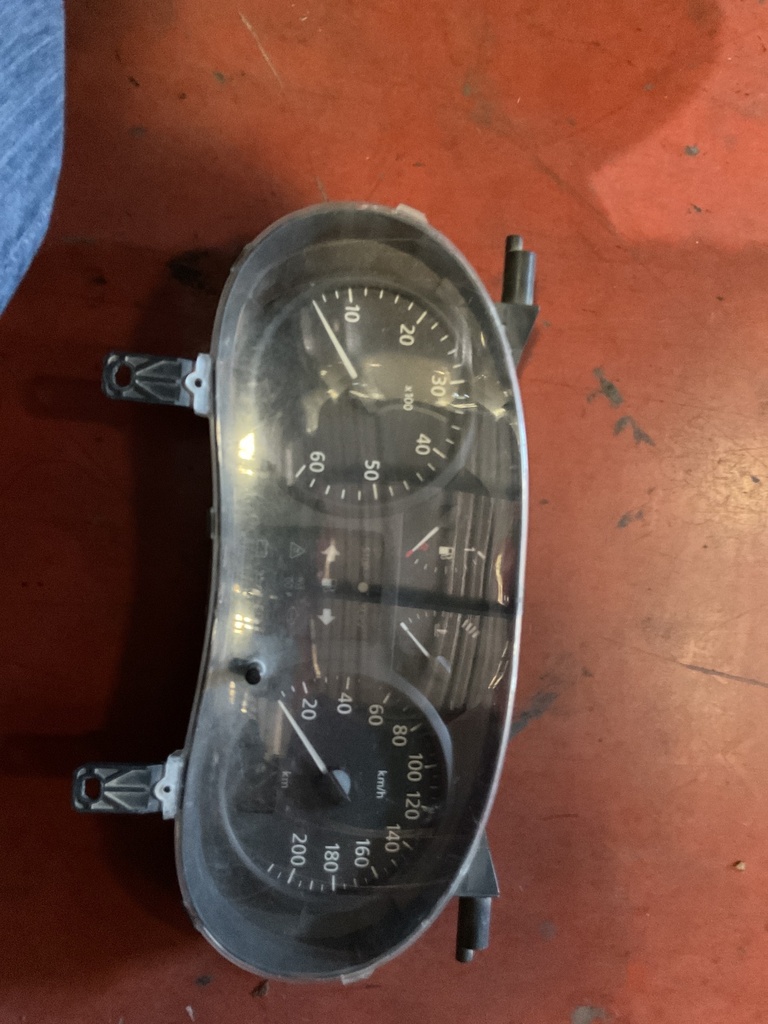 Cuadro instrumento renault tráfic 04