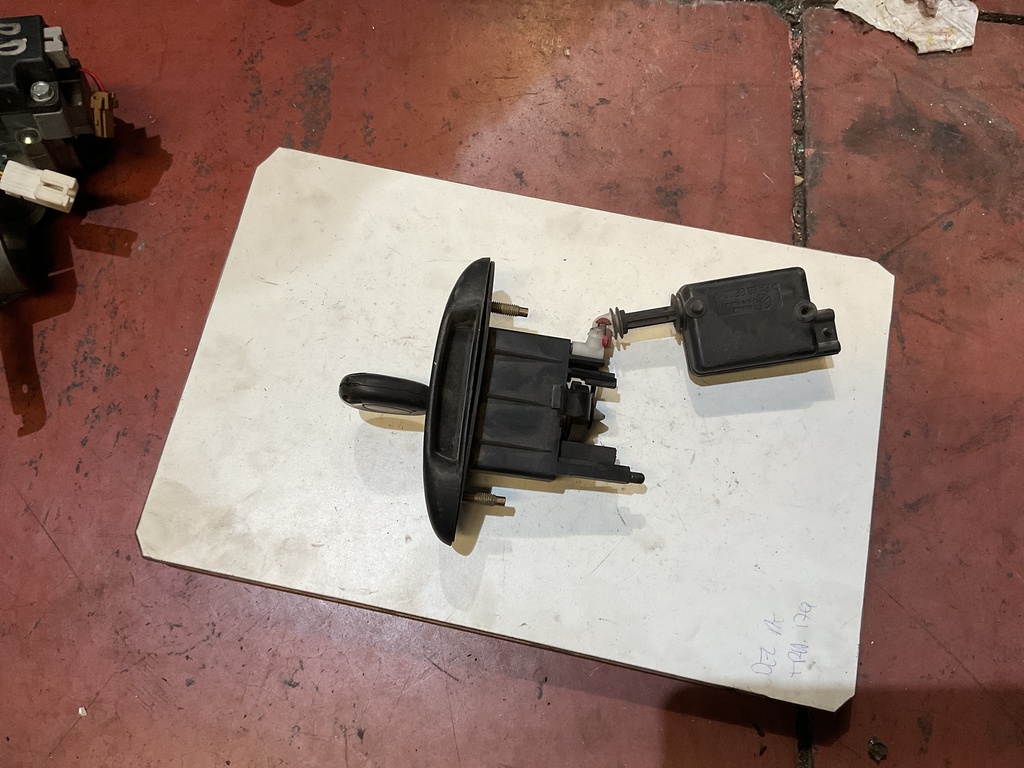 Cerradura de portón trasero renault megane ‘01