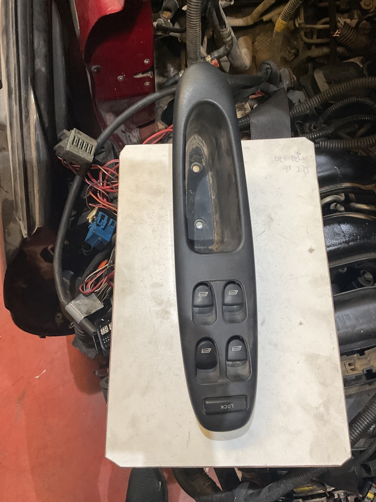 Botonera eleva lunas izquierda alfa romeo 156 ‘00