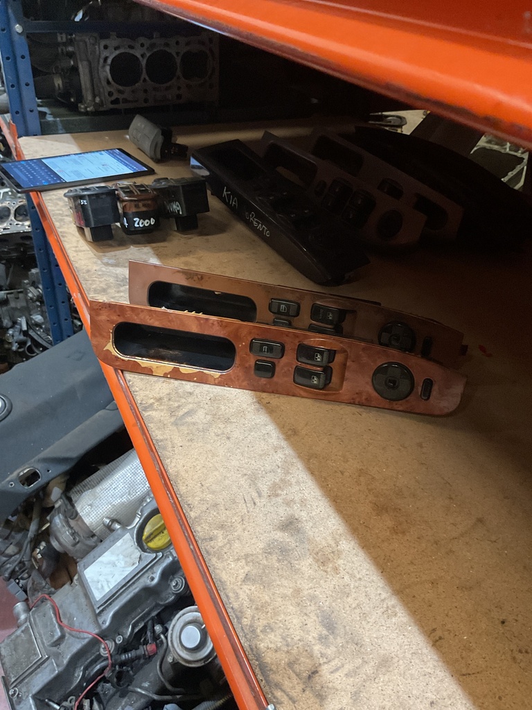 Botonera eleva lunas izquierda kia carnival ‘04