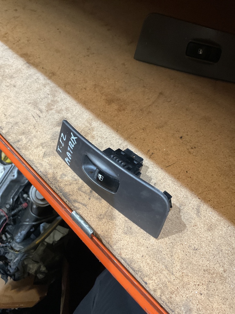 Botonera eleva lunas tras.izquierda hyundai matrix '04