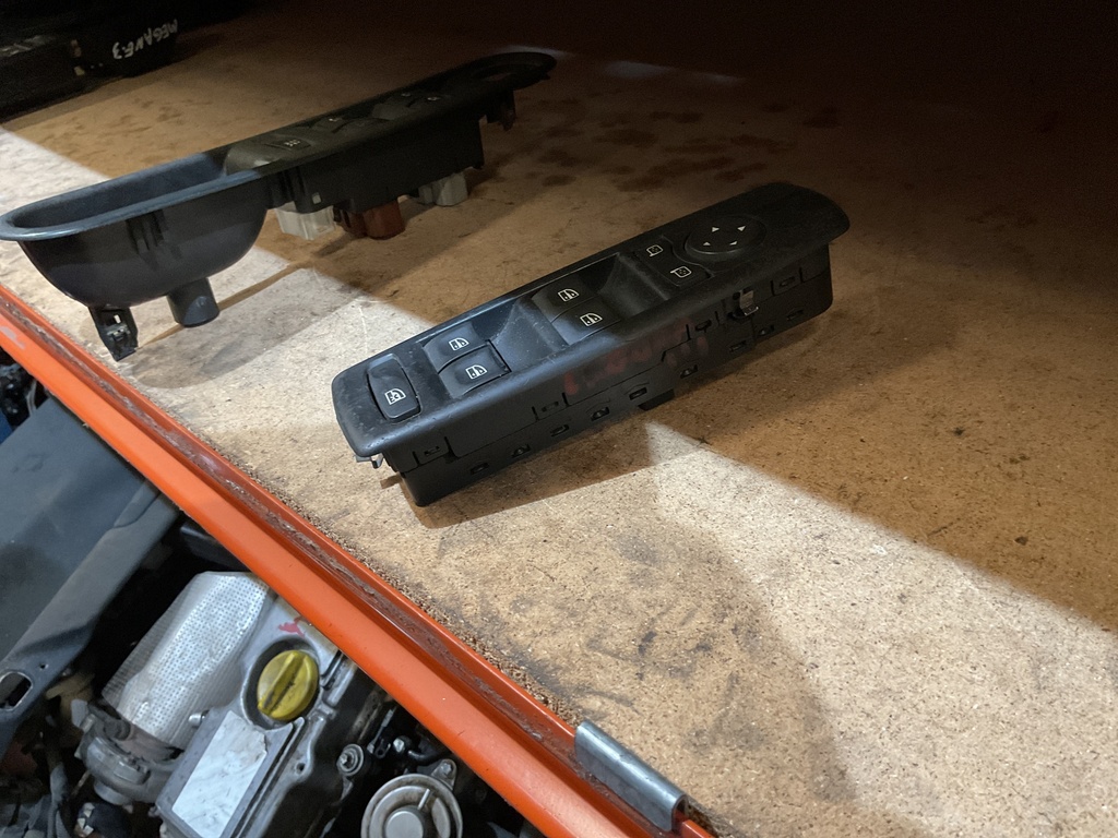 Botonera eleva lunas renault laguna iii ‘13