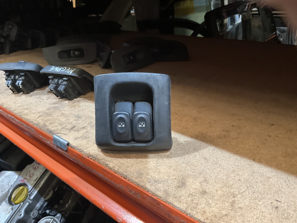 Botonera eleva lunas renault megane ‘98