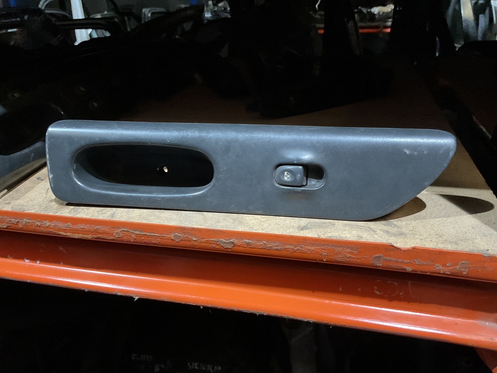 Botonera eleva lunas derecha renault laguna ‘99