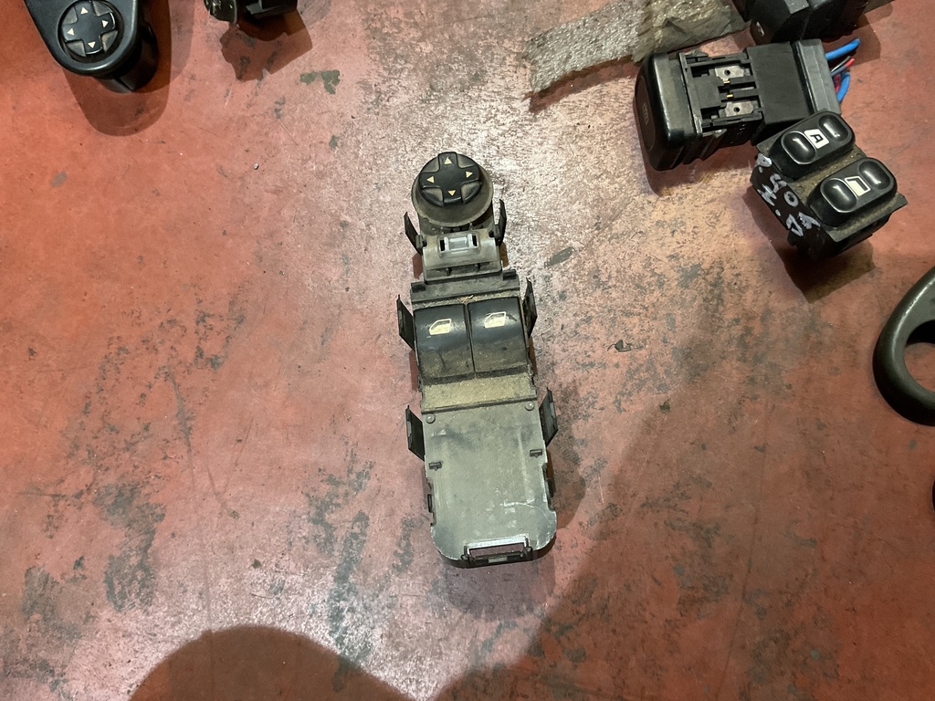 Botonera eleva lunas peugeot 308 ‘07