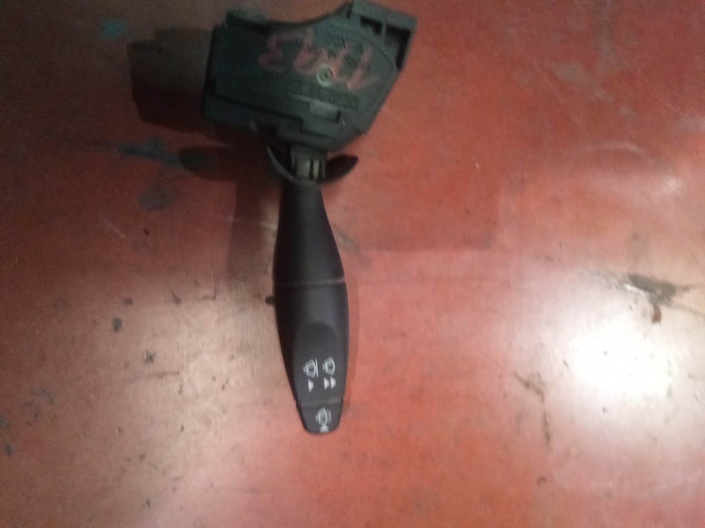Mando de limpiaparabrisas ford focus '00