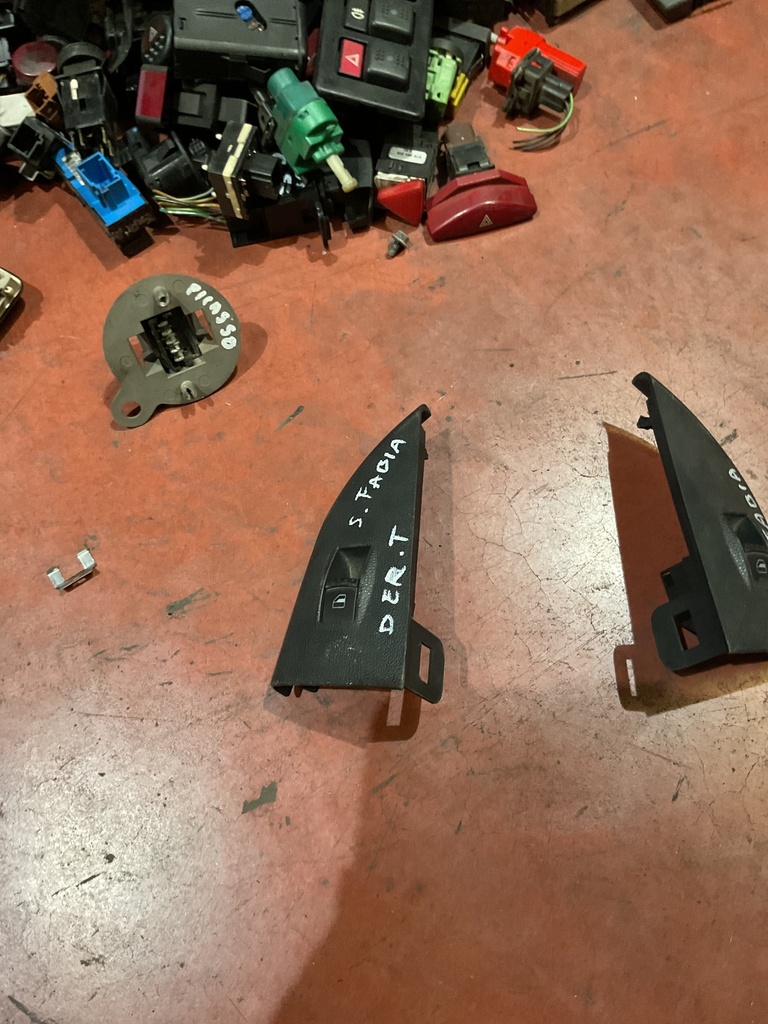 Botonera eleva lunas tras. skoda fabia ‘05