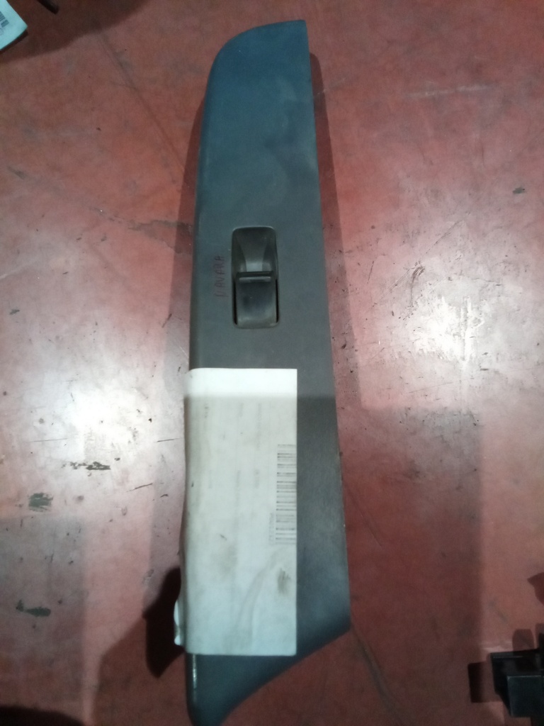 Botonera eleva lunas derecha nissan navara '04