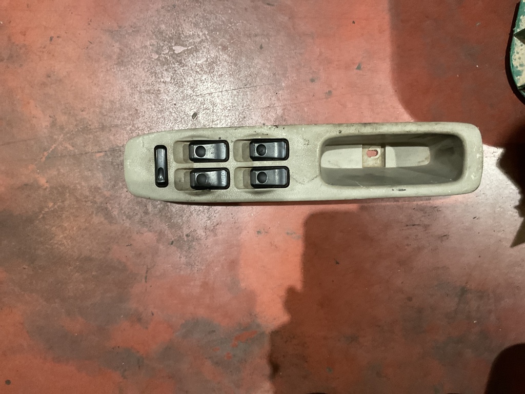 Botonera eleva lunas mazda 323 ‘95