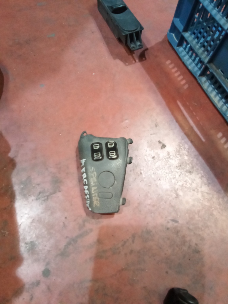 Botonera eleva lunas mercedes sprinter '04