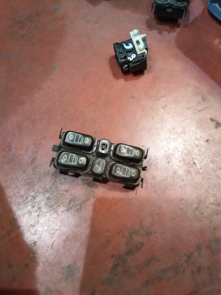 Botonera eleva lunas mercedes clase a w168 '00