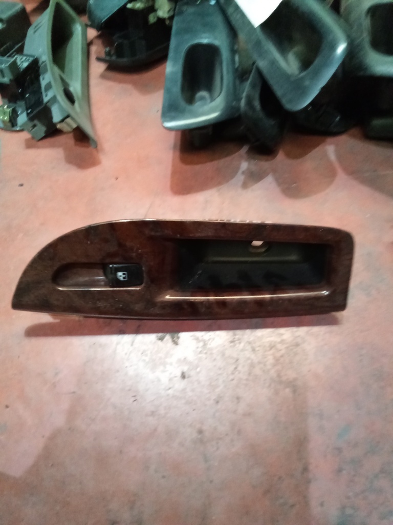 Botonera eleva lunas izquierda chevrolet nubira '00