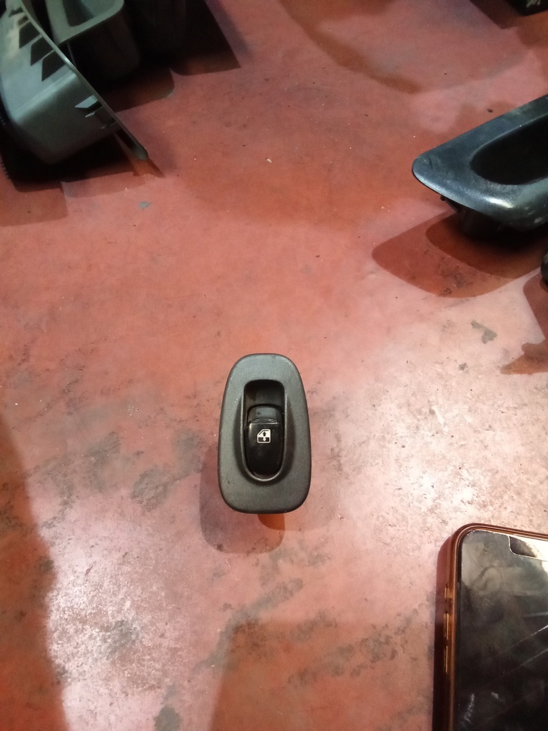 Botonera eleva lunas tras. hyundai acent '04