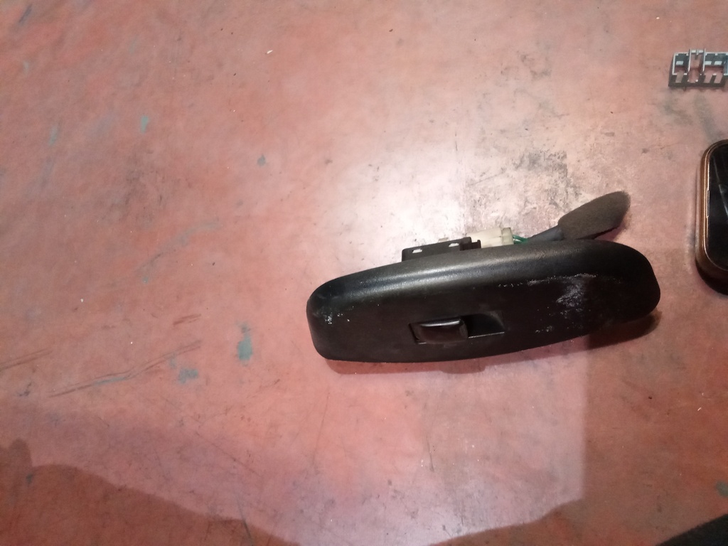 Botonera eleva lunas derecha daewoo kalos'05