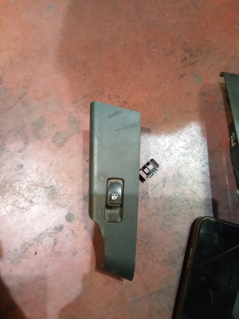 Botonera eleva lunas derecha chevrolet aveo'08