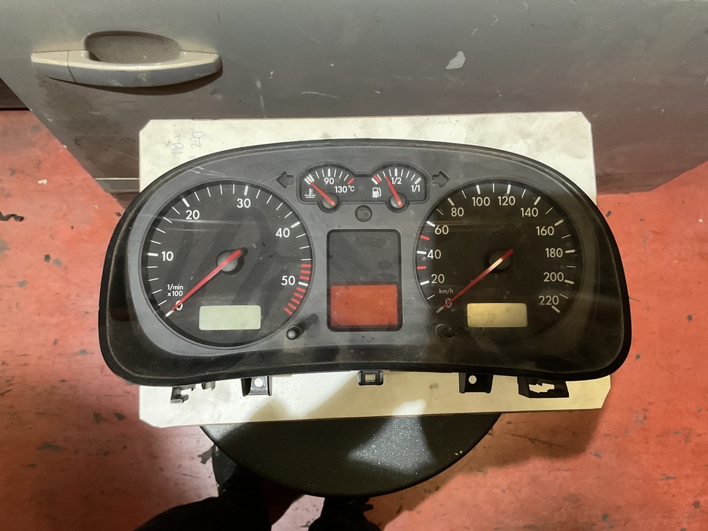 Cuadro instrumentos volkswagen golf iv ‘01
