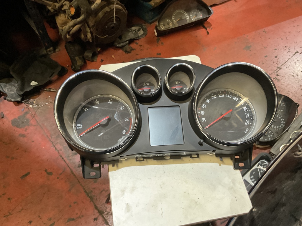 Cuadro instrumentos opel astra j ‘15