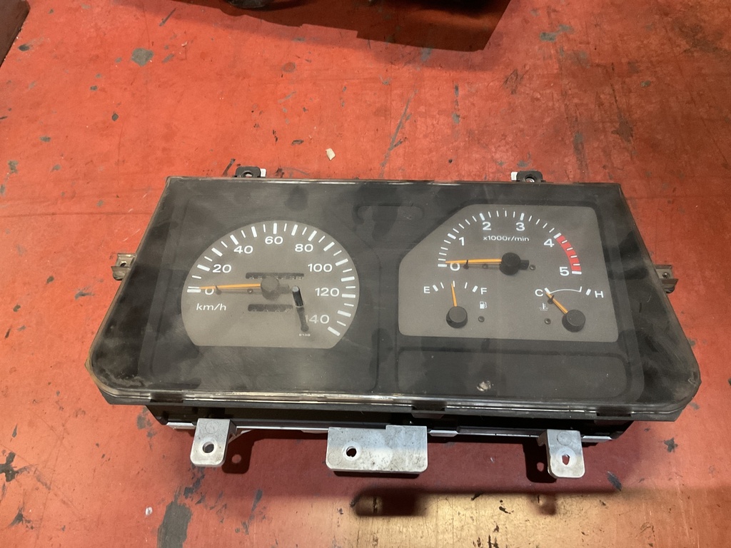 Cuadro instrumentos nissan cabstar ‘01