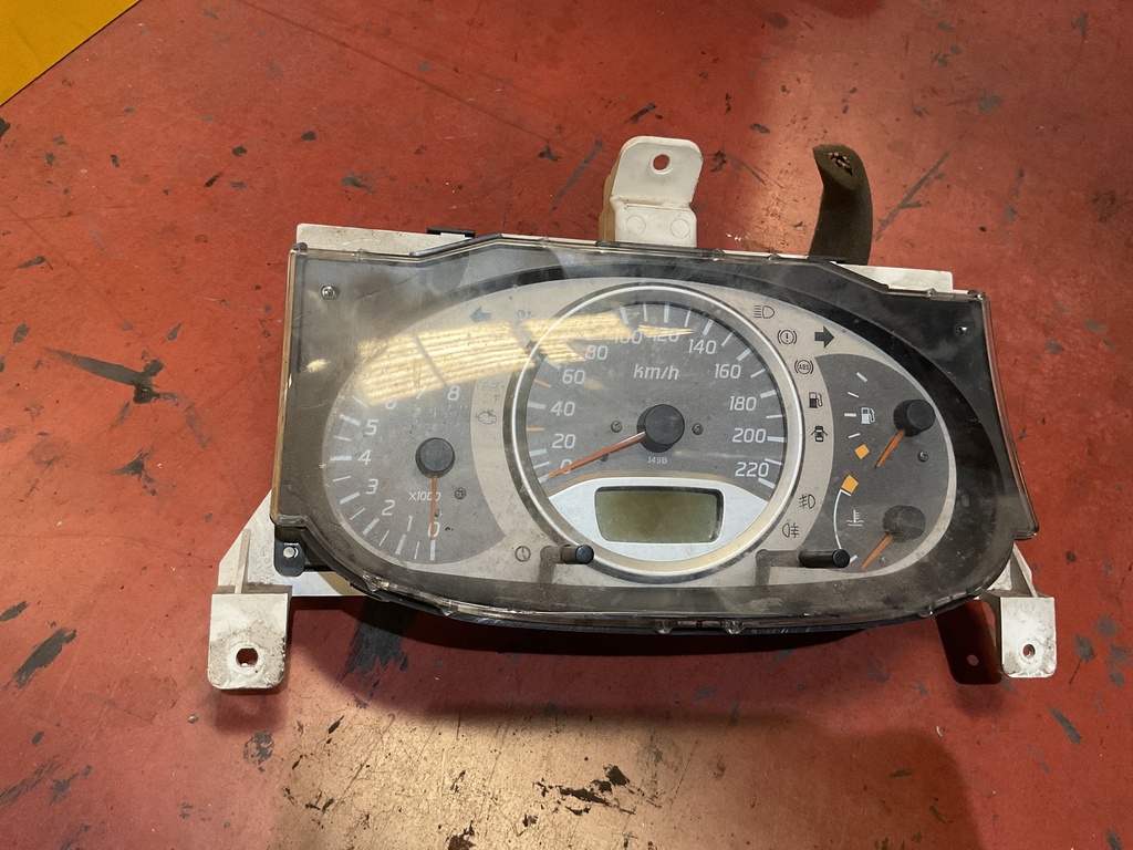 Cuadro instrumentos nissan almera tino ‘01