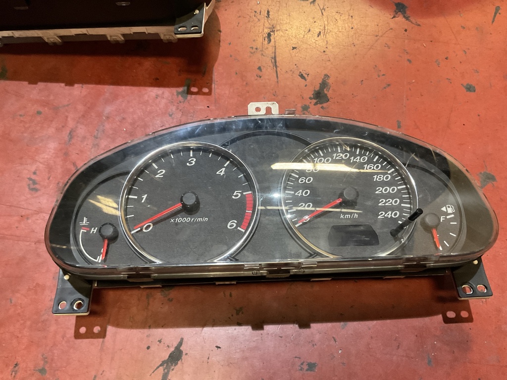 Cuadro instrumentos mazda 6 ‘03