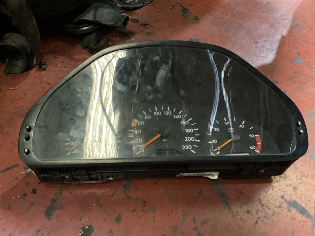 Cuadro instrumentos mercedes clase c w202 ‘00