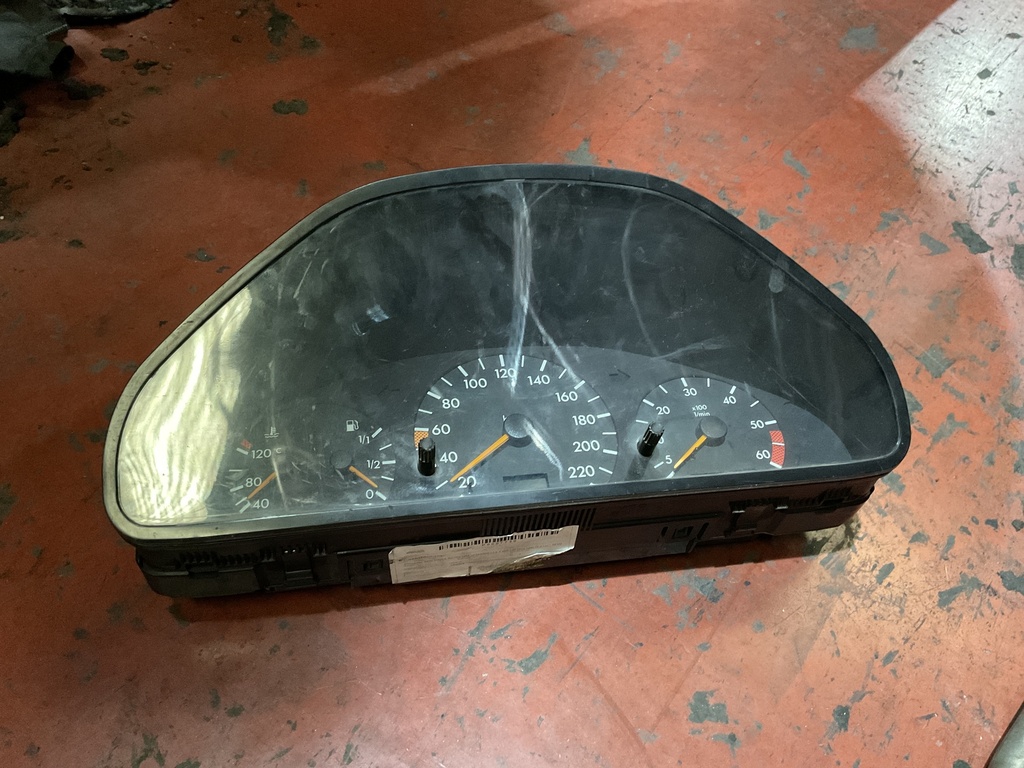 Cuadro instrumentos mercedes clase c w203 ‘98