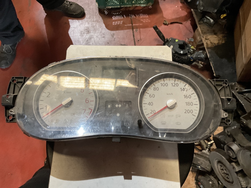 Cuadro instrumentos dacia sandero ‘10