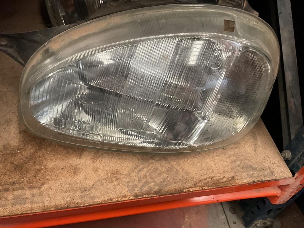 Faro izquierdo opel Corsa b