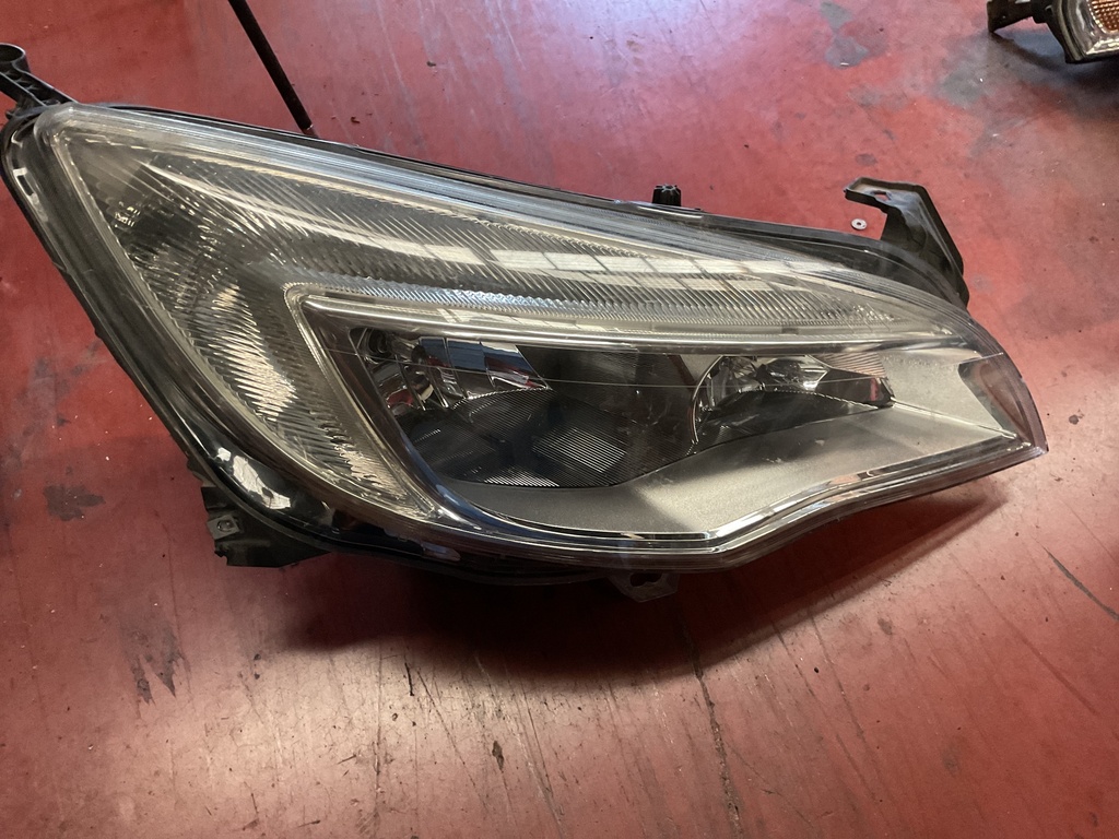 Faro derecho opel astra j