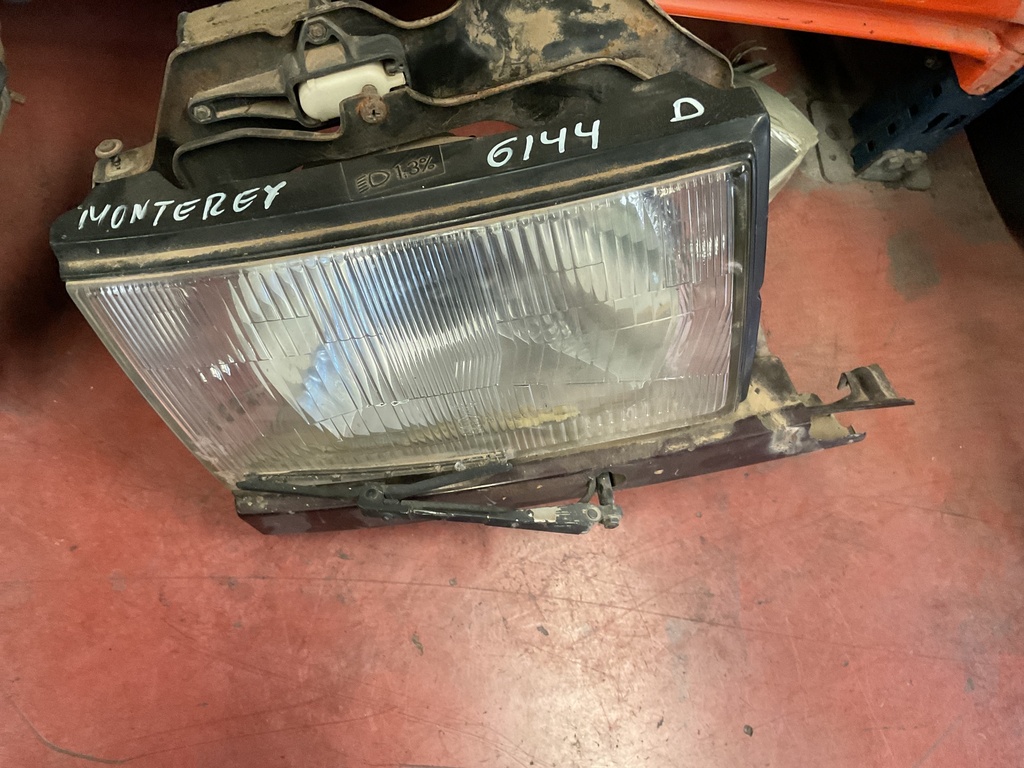 Faro derecho opel monterrey