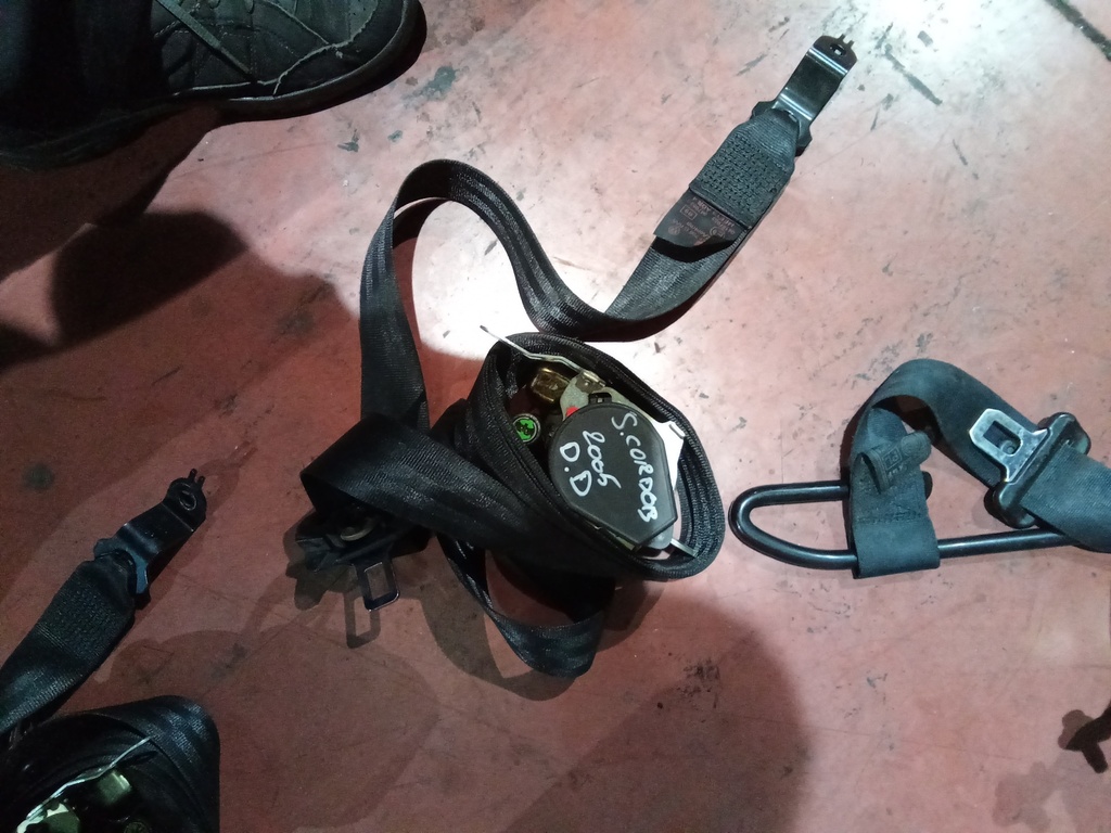 Cinturon delantero derecho seat córdoba '06