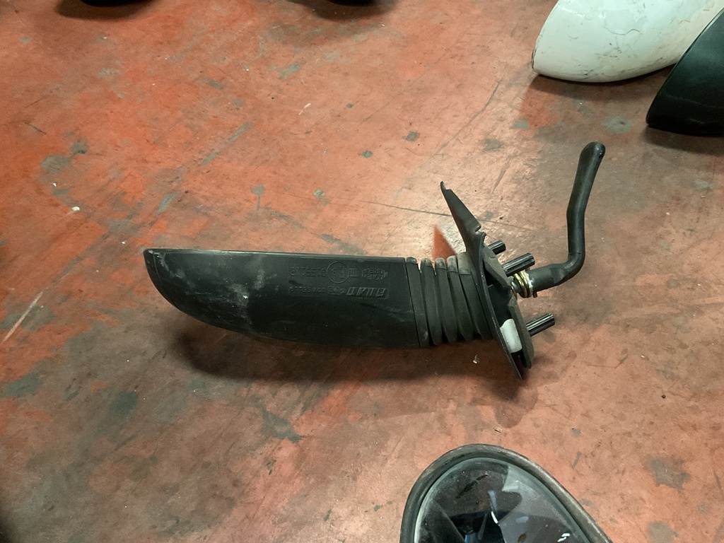 Retrovisor izquierdo manual fiat 600 ‘98