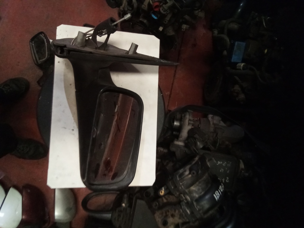 Retrovisor derecho manual fiat punto '94
