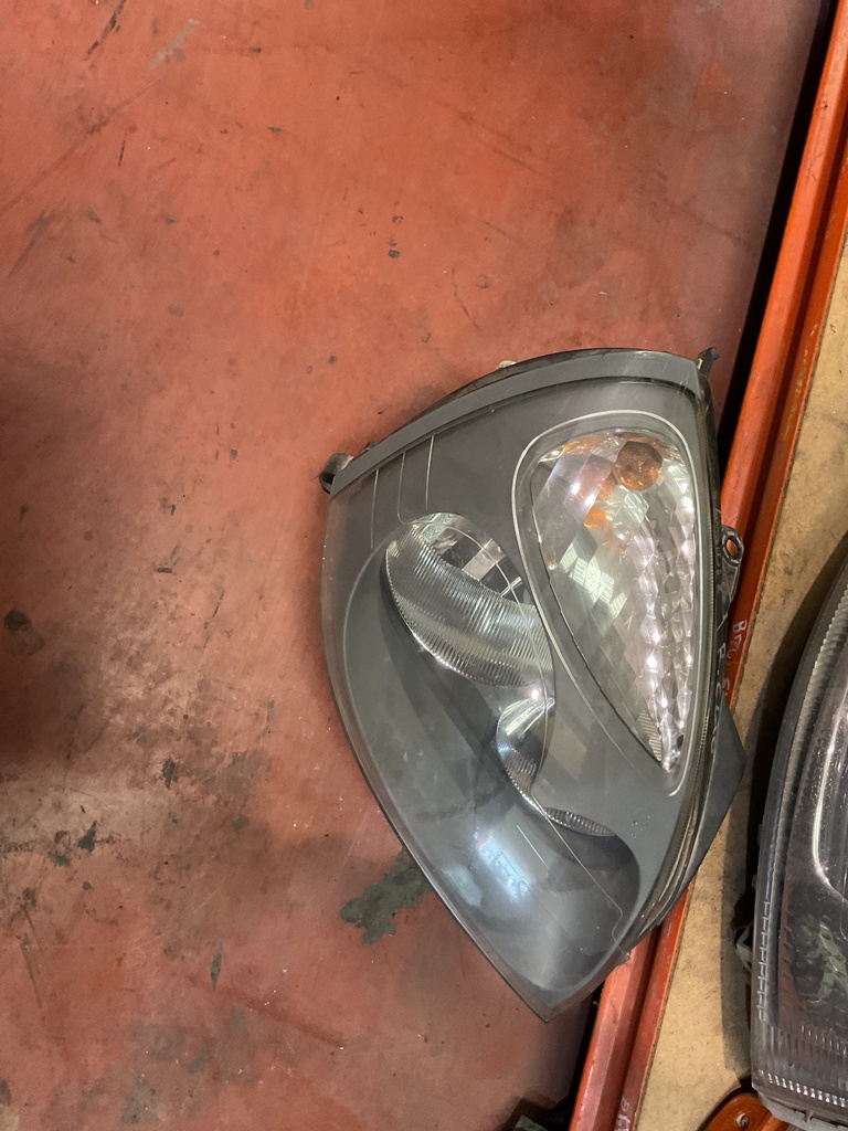 Faro derecho renault clio gris