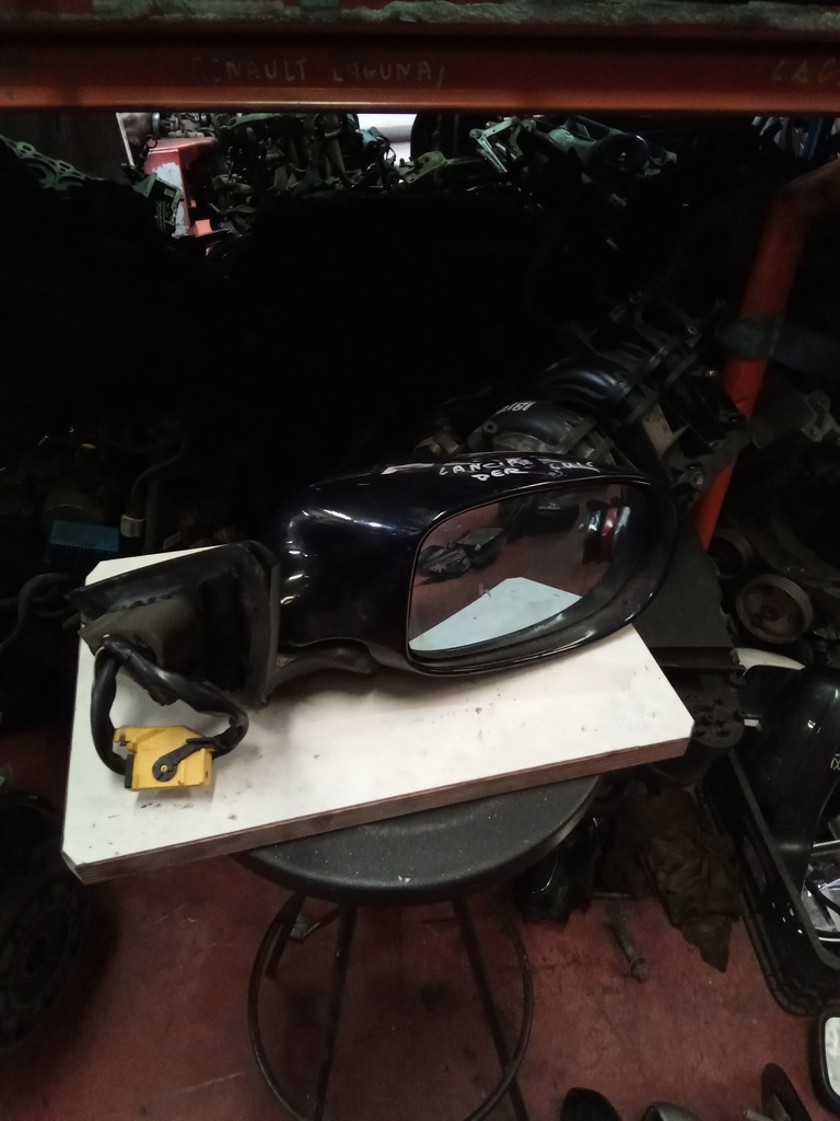 Retrovisor derecho lancia thesis '07