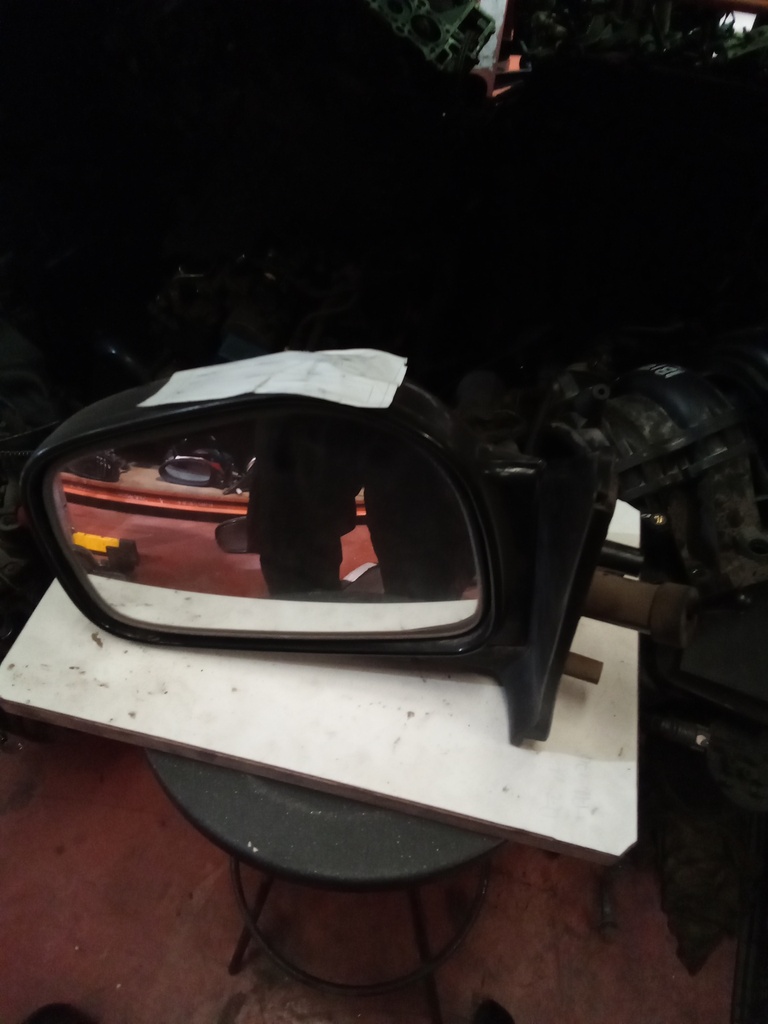 Retrovisor derecho manual ssangyong korando '96