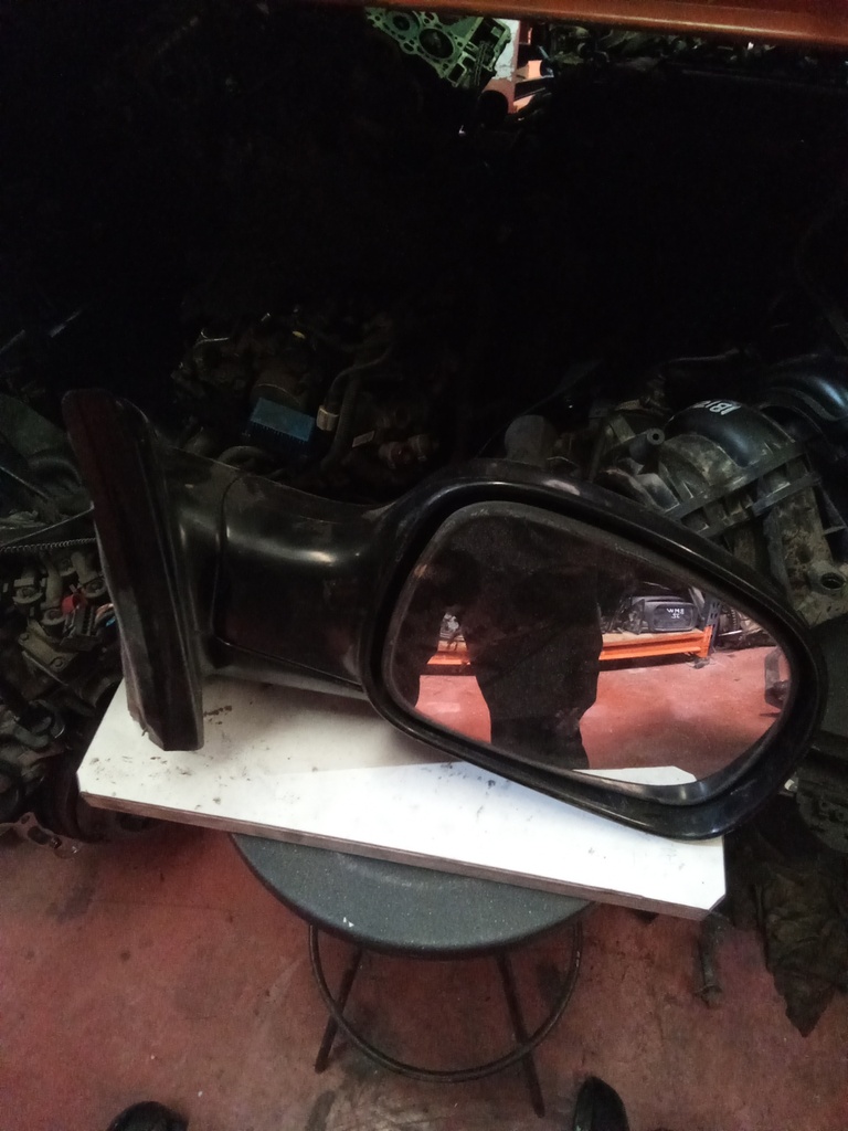 Retrovisor derecho chrysler voyager '03