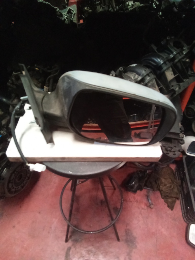 Retrovisor derecho toyota yaris '05