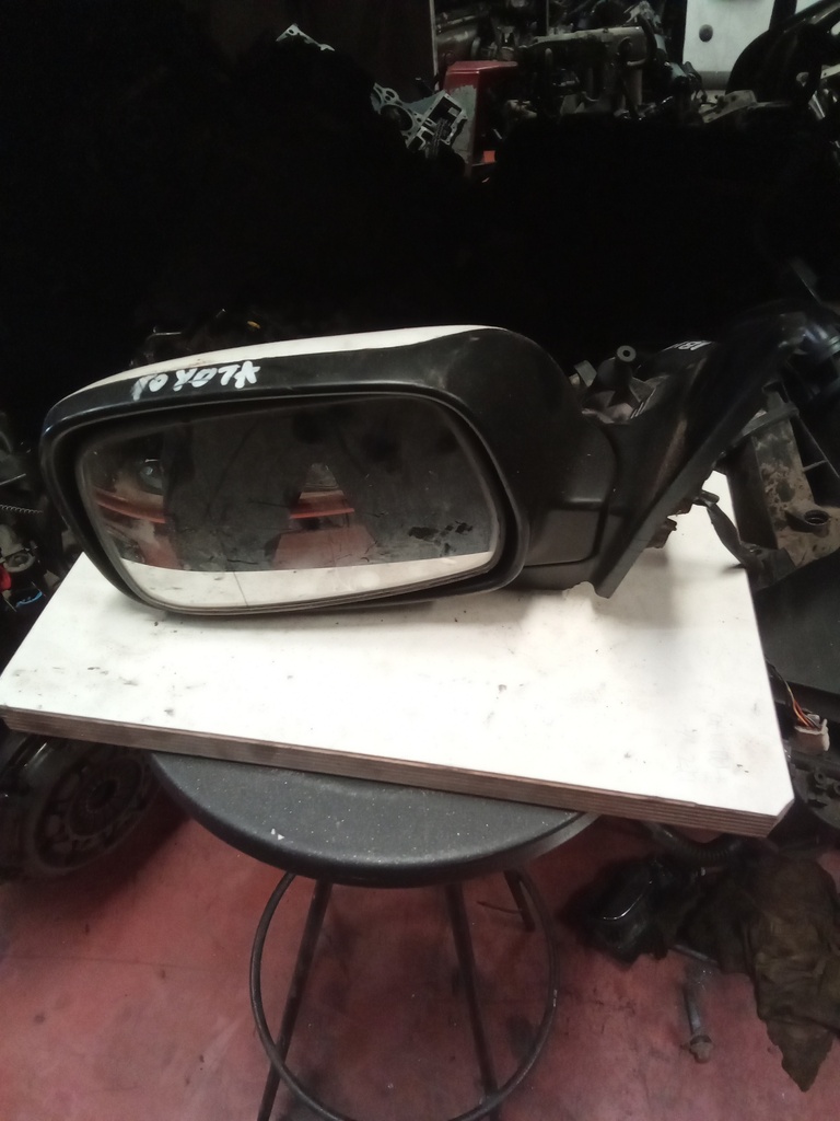 Retrovisor izquierdo toyota avensis '98