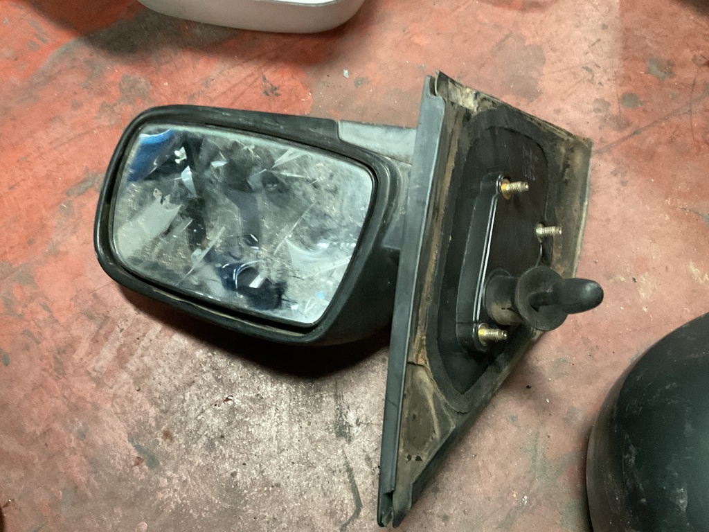 Retrovisor derecho toyota yaris ‘02