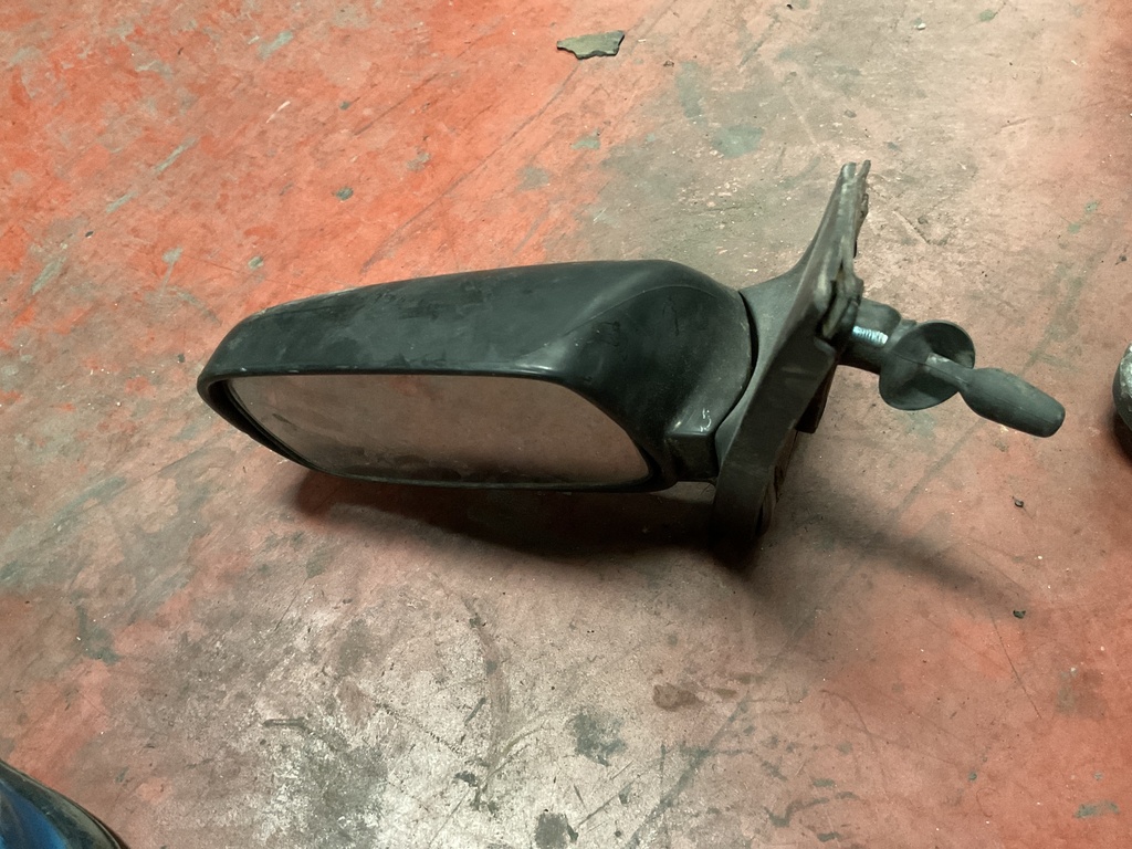 Retrovisor izquierdo manual toyota yaris ‘05