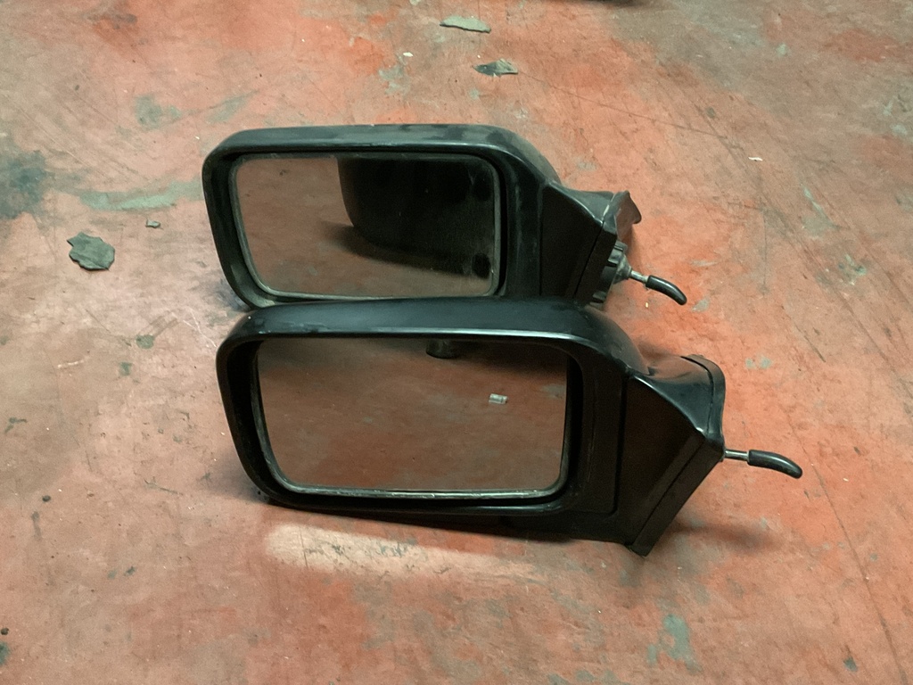 Retrovisor izquierdo manual nissan sunny ‘93