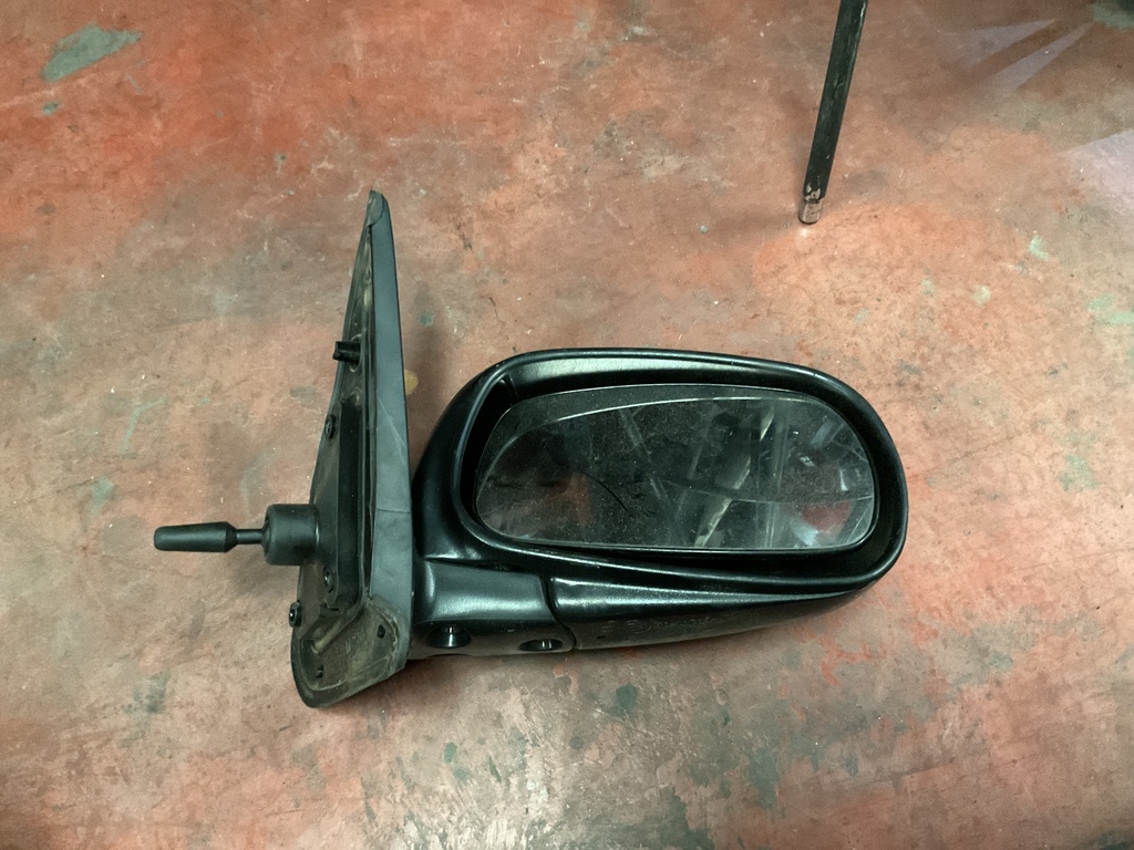 Retrovisor derecho manual nissan micra ‘93