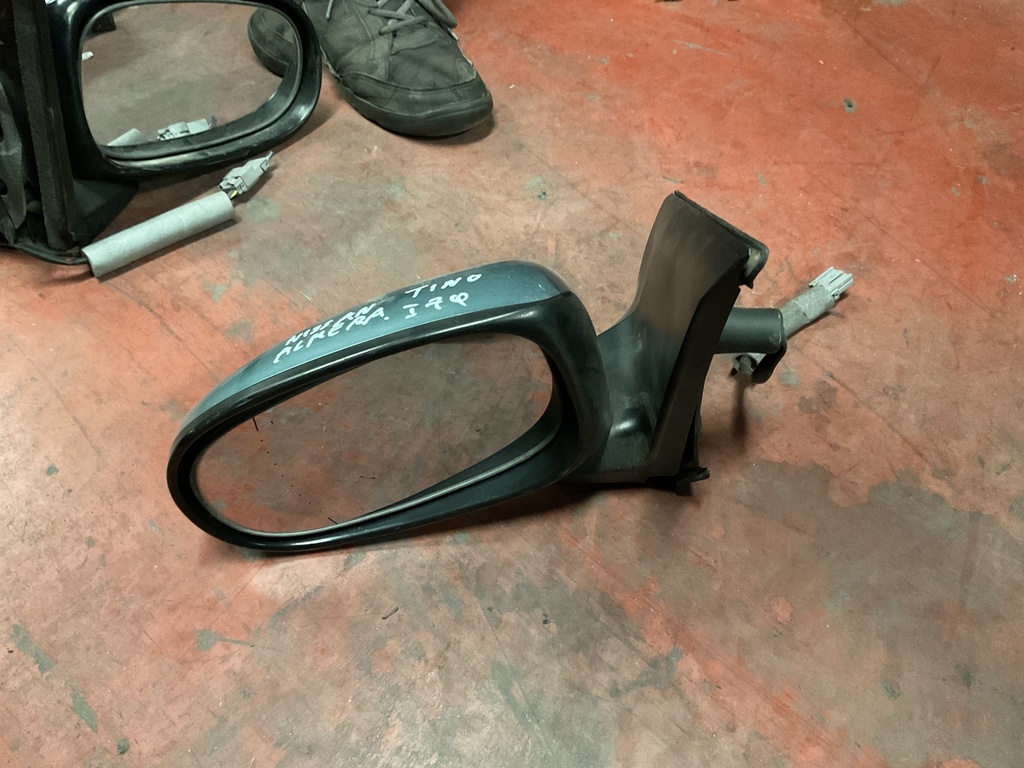 Retrovisor izquierdo nissan almera tino ‘03