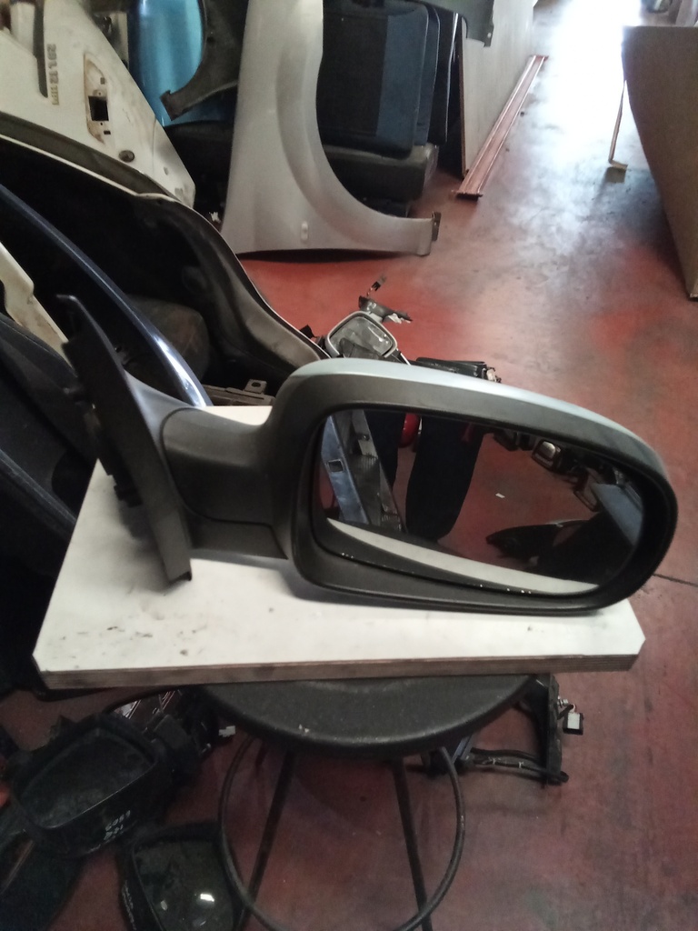 Retrovisor derecho opel Corsa c '04